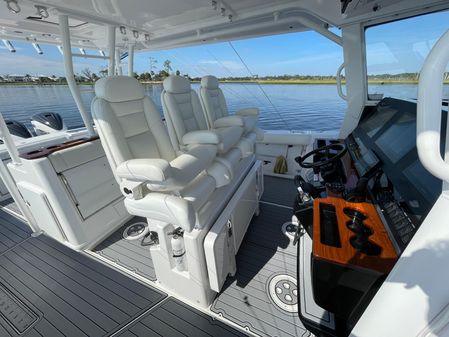 Everglades 435 Center Console image