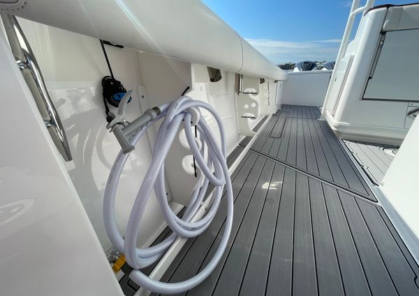 Everglades 435-CENTER-CONSOLE image