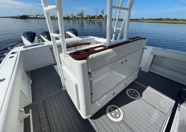 Everglades 435-CENTER-CONSOLE image