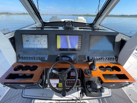 Everglades 435 Center Console image