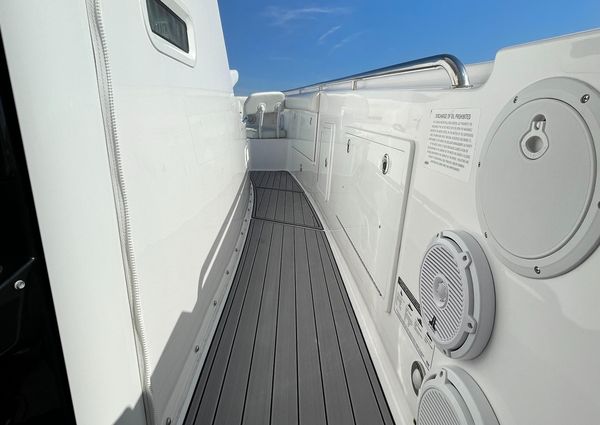 Everglades 435-CENTER-CONSOLE image