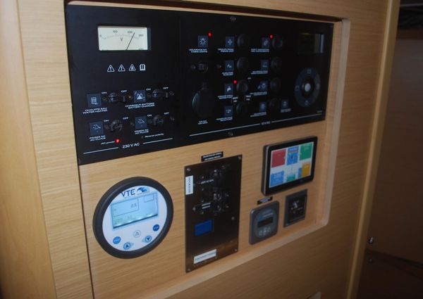 Lagoon 42 image