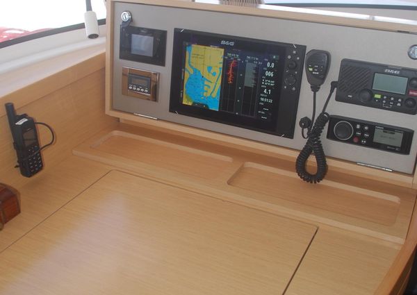 Lagoon 42 image