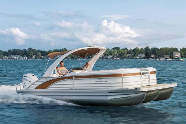 Bennington R 25 Stern Lounge - main image