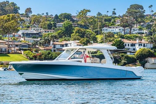 Boston Whaler 350 Realm image