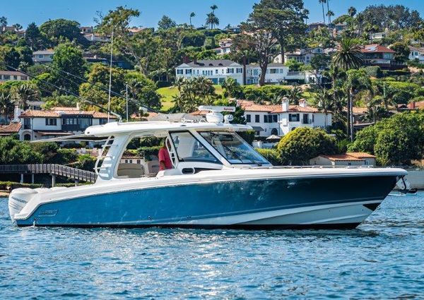 Boston Whaler 350 Realm image