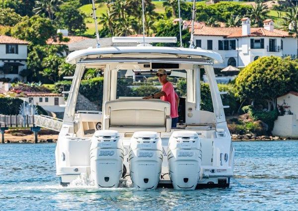 Boston Whaler 350 Realm image