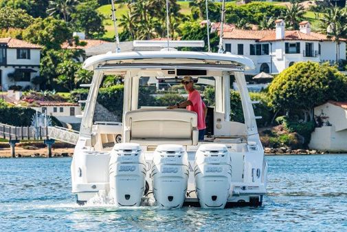 Boston Whaler 350 Realm image