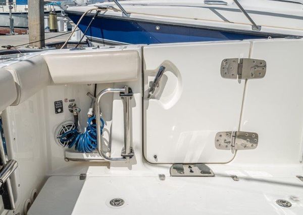 Boston Whaler 350 Realm image