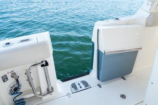 Boston Whaler 350 Realm image