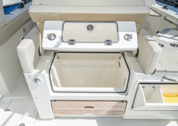 Boston Whaler 350 Realm image