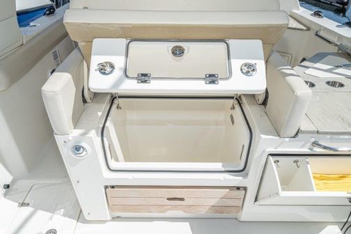 Boston Whaler 350 Realm image