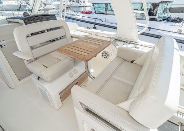 Boston Whaler 350 Realm image