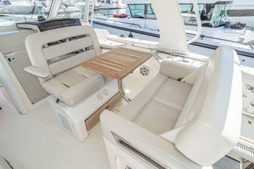 Boston Whaler 350 Realm image