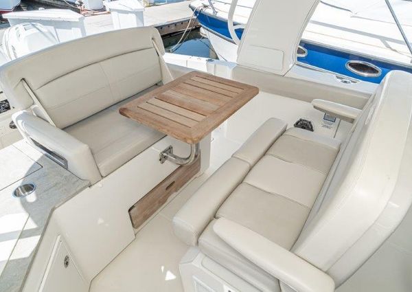 Boston Whaler 350 Realm image