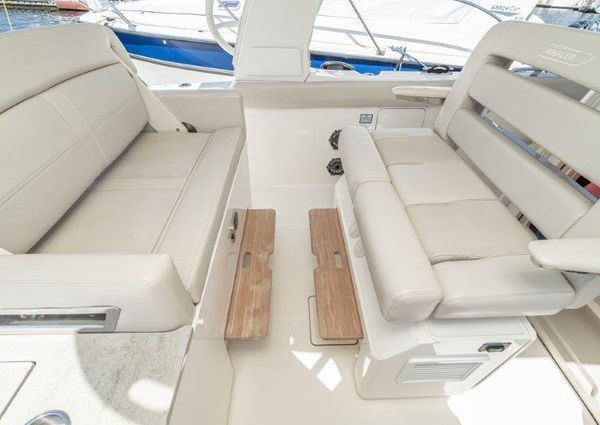 Boston Whaler 350 Realm image