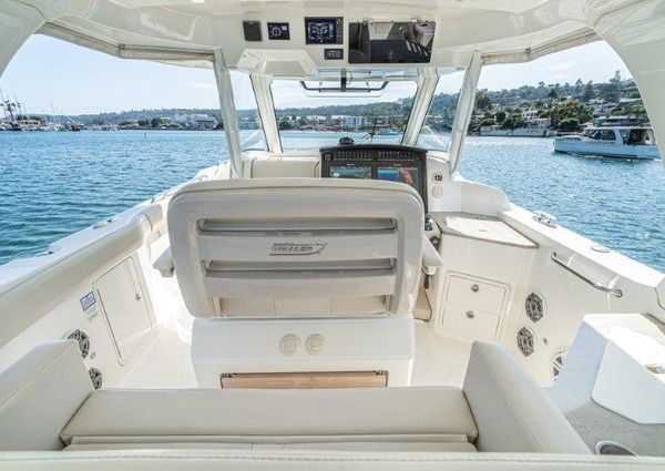 Boston Whaler 350 Realm image