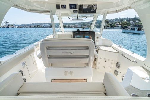 Boston Whaler 350 Realm image