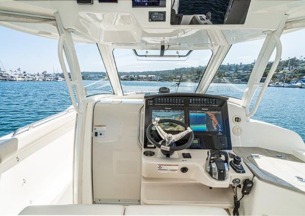 Boston Whaler 350 Realm image