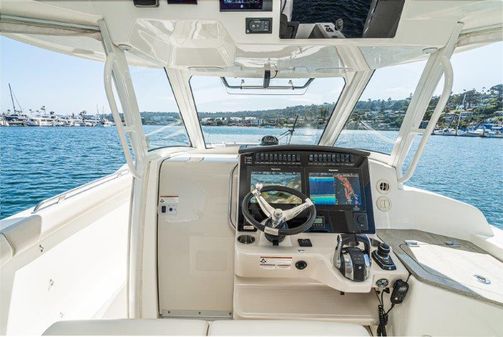 Boston Whaler 350 Realm image