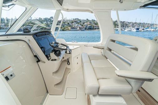 Boston Whaler 350 Realm image