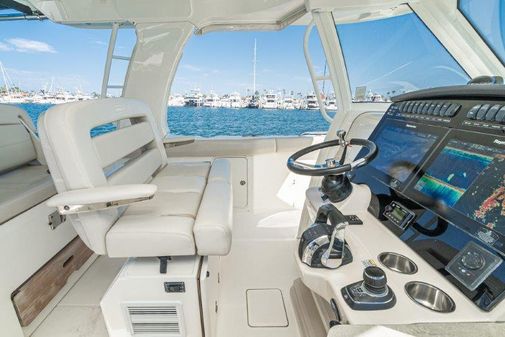 Boston Whaler 350 Realm image