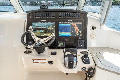 Boston Whaler 350 Realm image