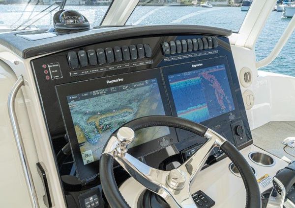 Boston Whaler 350 Realm image