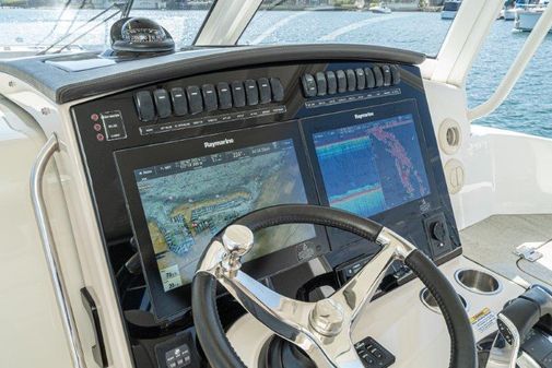 Boston Whaler 350 Realm image