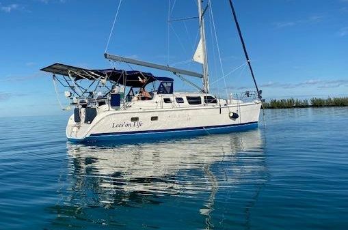 Hunter 426 Deck Saloon