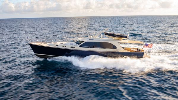Palm Beach Motor Yachts PB70