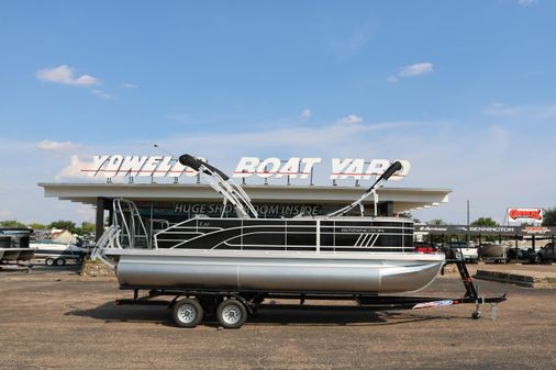 Bennington 22 LSWING BACK image