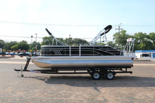 Bennington 22 LSWING BACK image