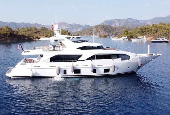 Benetti Delfino - main image