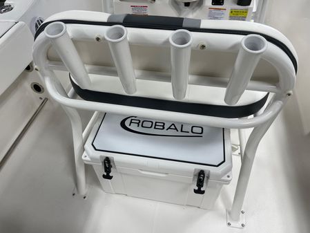 Robalo R200-CENTER-CONSOLE image