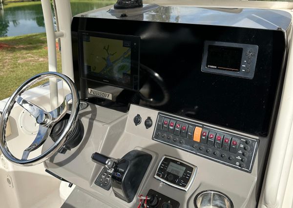 Pursuit C 238 Center Console image