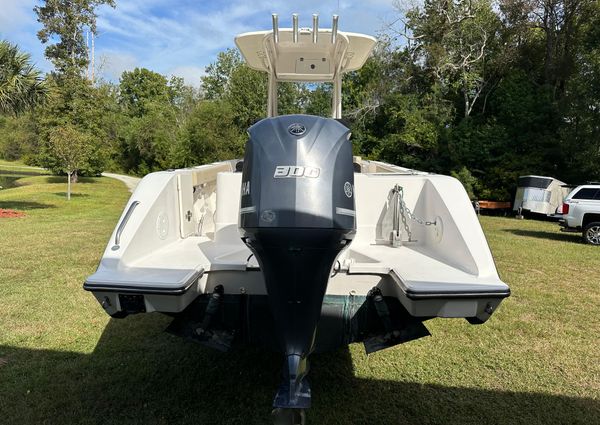 Pursuit C 238 Center Console image