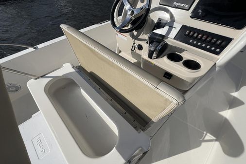 Boston Whaler 240 Dauntless image