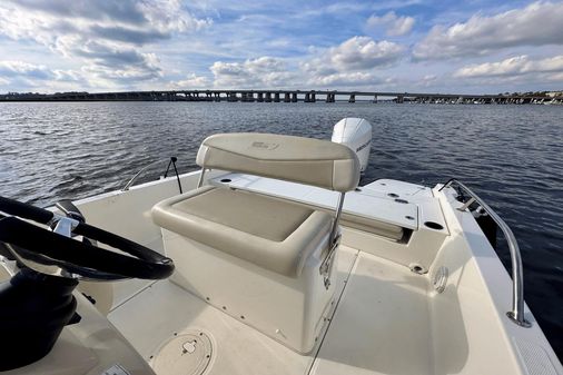 Boston Whaler 240 Dauntless image