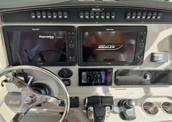 Boston Whaler 330 Outrage image