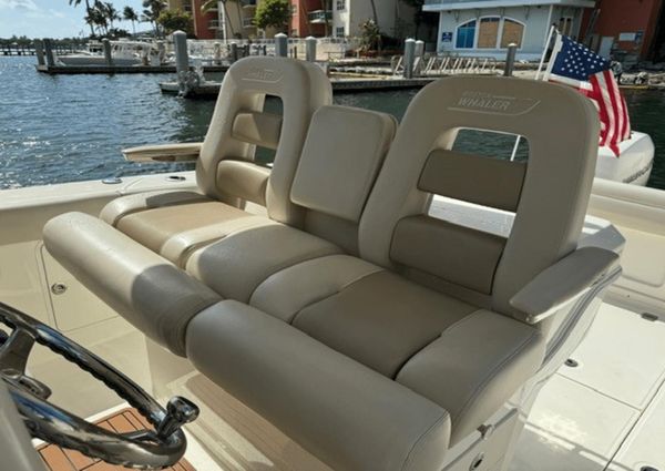 Boston Whaler 330 Outrage image