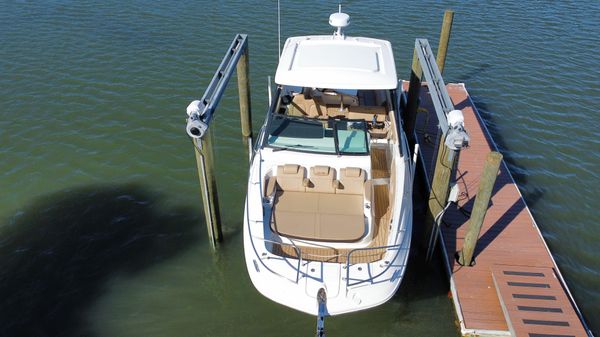 Sea Ray 320 Sundancer OB image