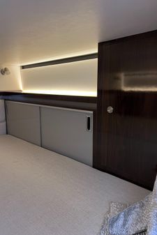 Sea Ray 320 Sundancer OB image