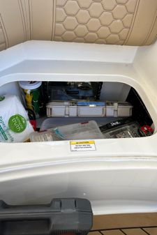 Sea Ray 320 Sundancer OB image