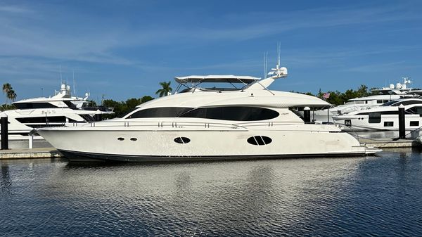 Lazzara Motor Yacht