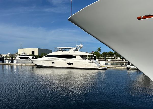 Lazzara Motor Yacht image