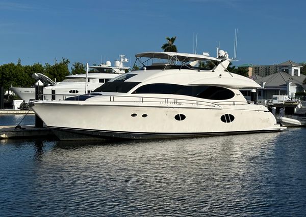 Lazzara Motor Yacht image