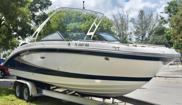 Sea Ray 270 Sundeck Outboard image