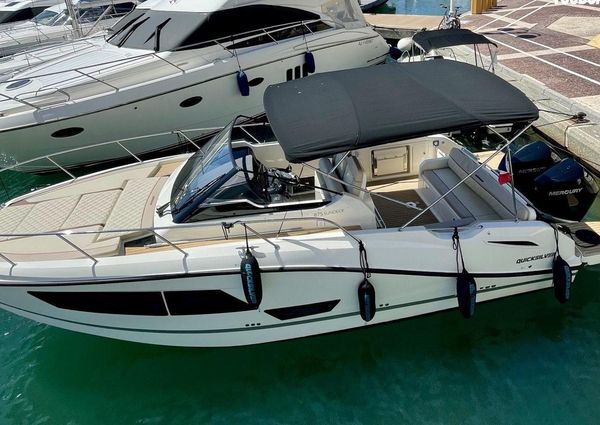 Quicksilver Activ 875 Sundeck image