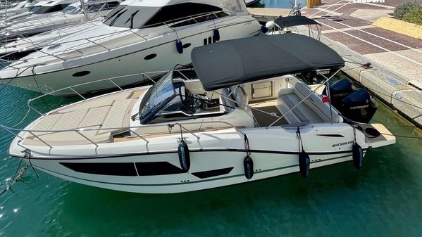 Quicksilver Activ 875 Sundeck image